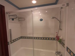 Mampara frontal corredera para bañera