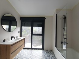 Puerta abatible para bañera