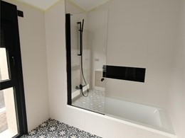 Puerta abatible para bañera